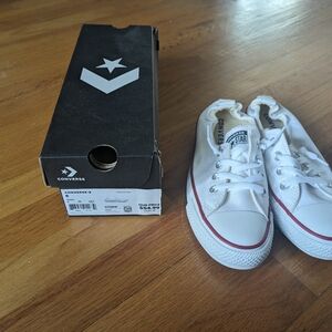 Women's converse white 8 Chuck Taylor shoreline slip on NIB